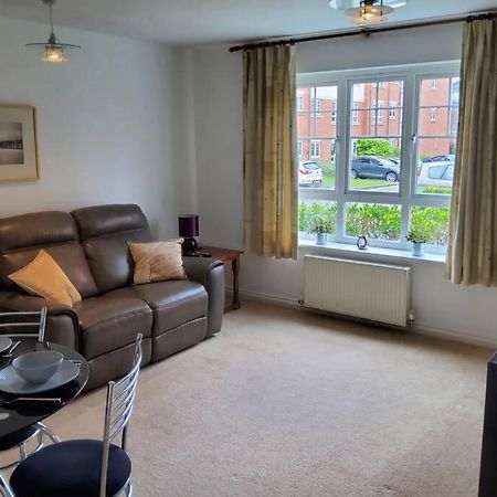Stylish 2 Bed 2 Bathroom Apartment For Up To 5 Warwick  Extérieur photo