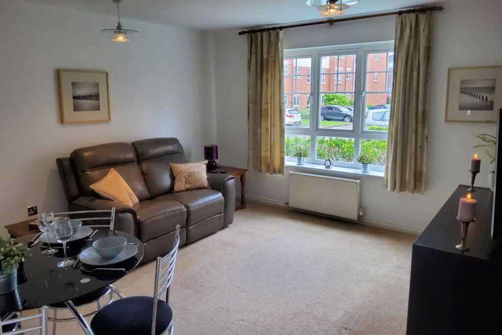 Stylish 2 Bed 2 Bathroom Apartment For Up To 5 Warwick  Extérieur photo
