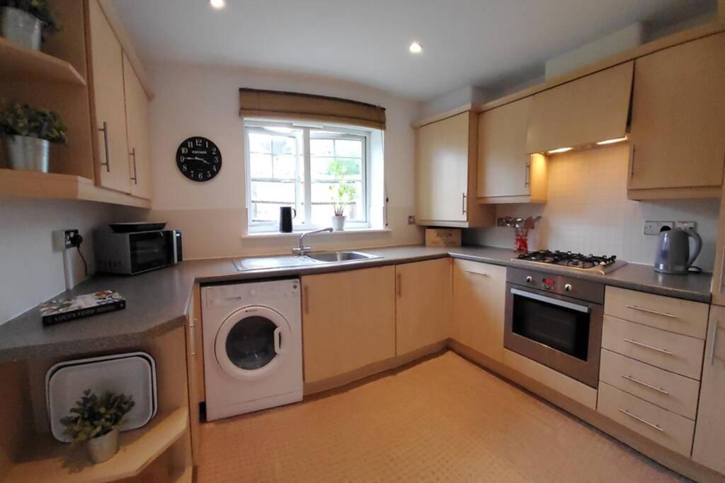 Stylish 2 Bed 2 Bathroom Apartment For Up To 5 Warwick  Extérieur photo
